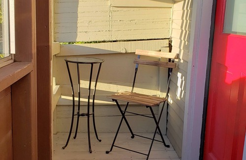 Berkeley Condo | North Berkeley 1bd/1ba condo with View- Steps to Campus, BART, Cafes, Shops
