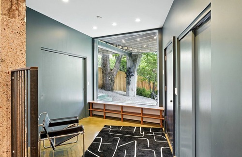 Newlands House | North Boulder Park Retreat with Concrete, Metal and Light