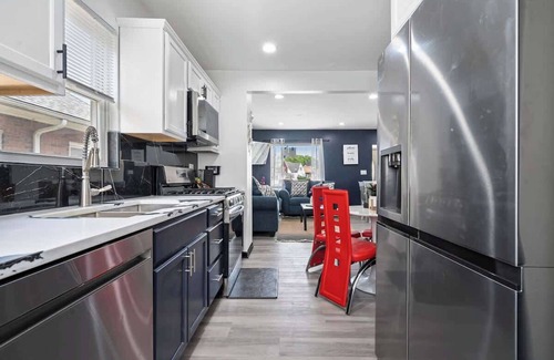 North Chicago House | North Chi retreat – Navy, Sauna, Tiki Bar, Games