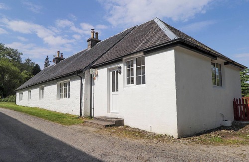 Nostie Cottage | NORTH COTTAGE, pet friendly, country holiday cottage in Glenelg