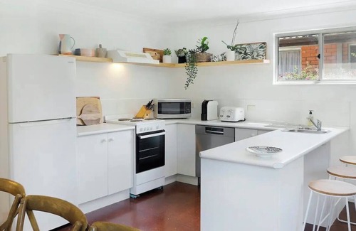 Pearl Beach Cottage | North facing cottage - 300m flat level walk to Pearl Beach