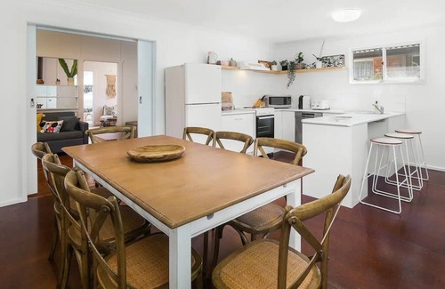 Pearl Beach Cottage | North facing cottage - 300m flat level walk to Pearl Beach
