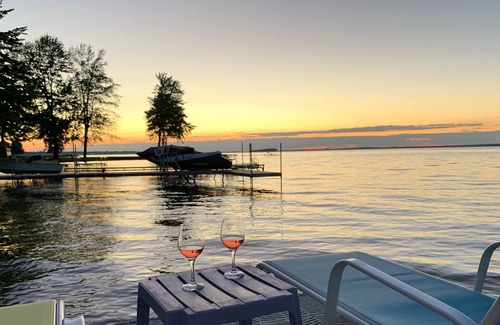 Bridgeport House | North Facing Waterfront. Catch Sunset and Sunrise!