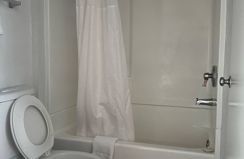 North Hills West Hotel | North Hills INN