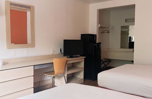 North Hills West Hotel | North Hills INN