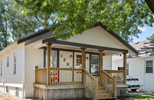 North Kansas City House | North Kansas City Nook! Pet Friendly and Walkable!