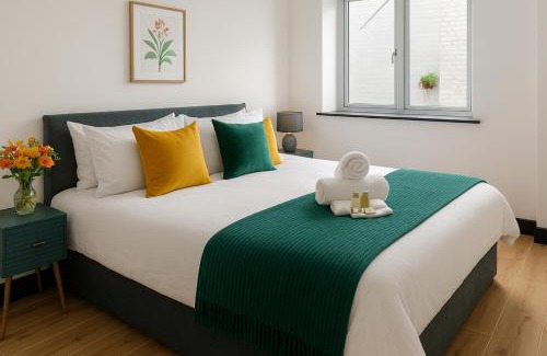 North Finchley Apartment | North London 1-Bed Apt Sleeps 2 1 Min to Tube
