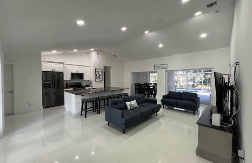 Willoughby Acres House | North Naples getaway w/Heated Pool. Pet friendly!