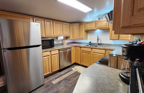 Livingston Apartment | North Of Paradise! Great 2 Bedroom 900 sqft loft