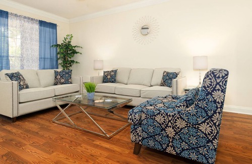 Preston Hollow Apartment | North Park Mall- Home Away from Home!