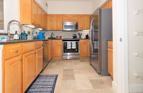 Preston Hollow Apartment | North Park Mall- Home Away from Home!