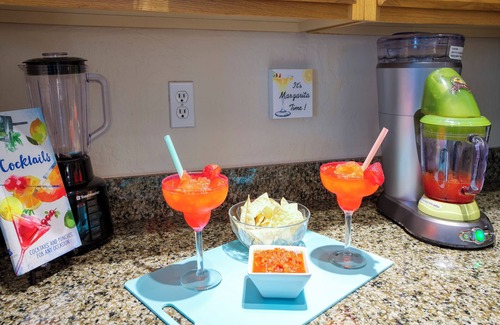 Pinnacle Hill House | North Phoenix-Glendale Resort-Style, Saltwater Pool & Spa, Hiking & Golf Nearby
