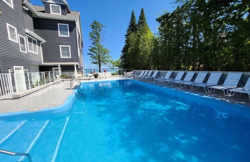 Traverse City Condo | North Shore Inn Traverse City - Unit 204