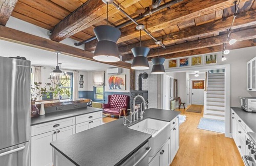 Moscow House | North Slope Haus - Modern 3BR, Hot Tub, Gym & Bar