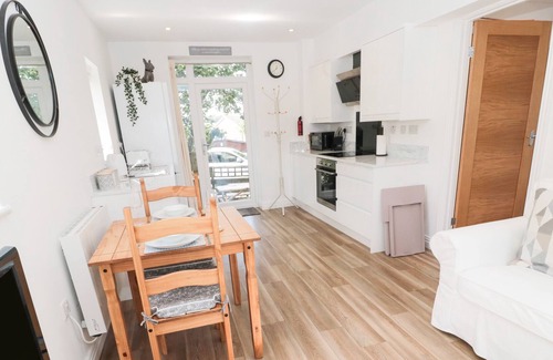 Gilsland Cottage | NORTH VIEW COTTAGE, romantic, with a garden in Haltwhistle
