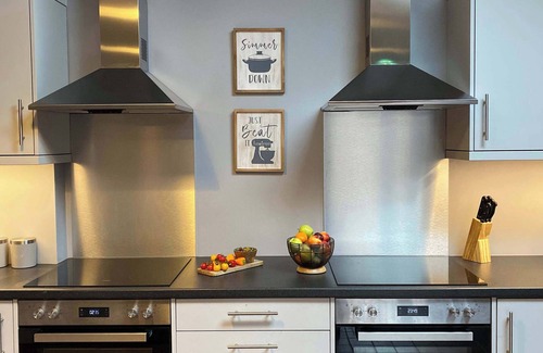 Flint Apartment | North Wales Gathering-9 Bedroom-10 bathroom-EV Charger