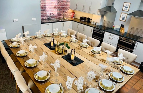 Flint Apartment | North Wales Gathering-9 Bedroom-10 bathroom-EV Charger