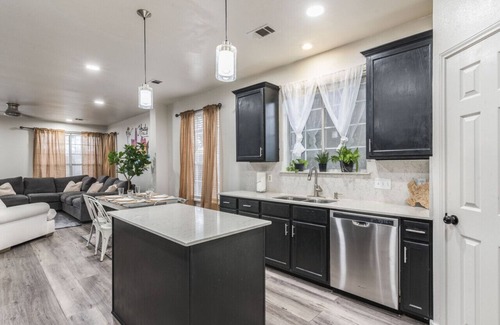 Pflugerville House | NorthATX Urban Oasis Pool 5BR 2BA Game room Office