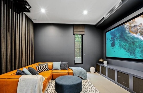 Northbridge House | Northbridge House (IH) - Architecturally designed home situated in Sydney's Lower North Shore suburb of Northbridge with pool & tennis court