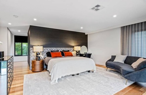 Northbridge House | Northbridge House (IH) - Architecturally designed home situated in Sydney's Lower North Shore suburb of Northbridge with pool & tennis court