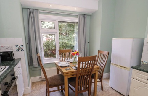 Rhos on Sea Apartment | NORTHCOTE, family friendly, country holiday cottage in Rhos-On-Sea
