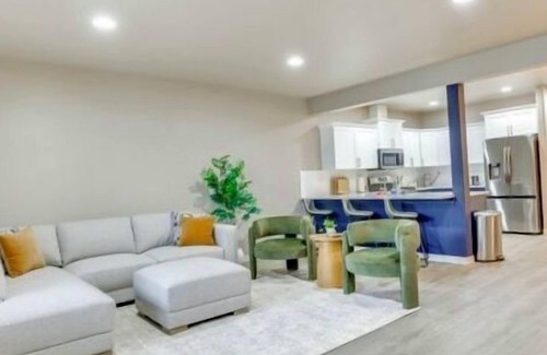 Sunset House | Northend Family Friendly | Modern Interior | Nestled just south of Boise’s iconic foothills, this 4-bed, 3-bath vacation rental invites you to enjoy both nature’s tranquility and the excitement of outdoor adventures!