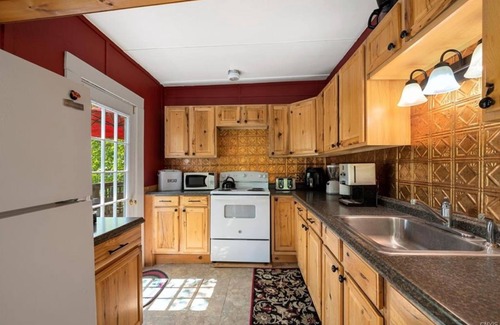 Inlet House | Northern Lights Lodge -In the heart of downtown Inlet