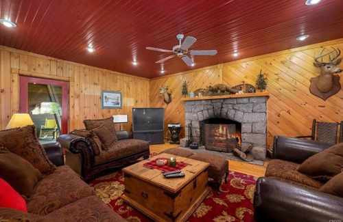 Inlet House | Northern Lights Lodge -In the heart of downtown Inlet