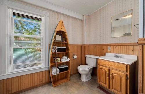 Inlet House | Northern Lights Lodge -In the heart of downtown Inlet