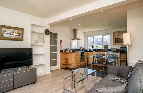 Duddingston Apartment | Northfield 1 Bedroom Apartment with Sofa Bed - Edinburgh