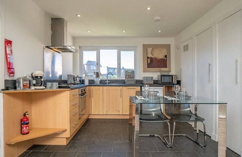Duddingston Apartment | Northfield 1 Bedroom Apartment with Sofa Bed - Edinburgh