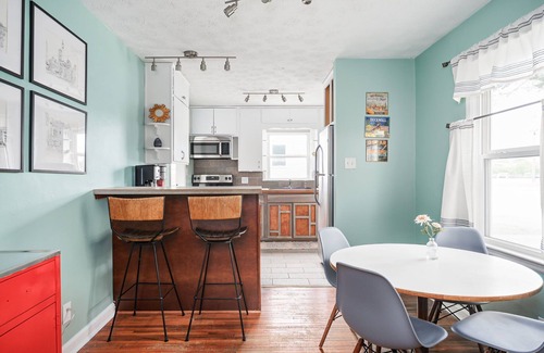 Indianapolis House | Northside Cottage - Perfect Indy Location