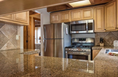 Truckee House | Northstar Cabin. Beaver Pond. Peaceful. Rec cen/pool/hot tub at HOA. Large deck.