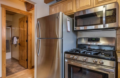 Truckee House | Northstar Cabin. Beaver Pond. Peaceful. Rec cen/pool/hot tub at HOA. Large deck.