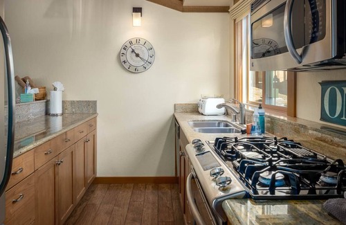Truckee House | Northstar Gold Bend Modern Cabin