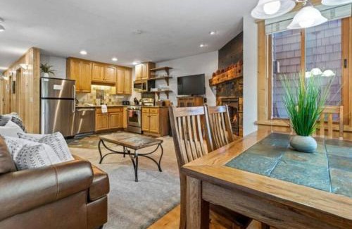 Truckee Apartment | Northstar Ski Trails Condo Walk to Village 3 Year-Round Hot Tubs in Rec. Center