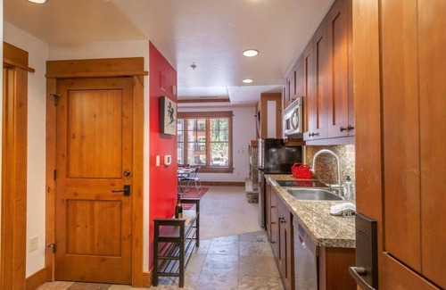 Truckee Apartment | Northstar Village Studio/Catamount/n