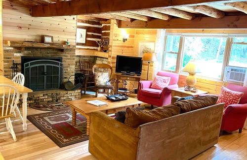 Ephraim House | Northwind Cottage #2, Dog Friendly! Walk to the Village and the Bay