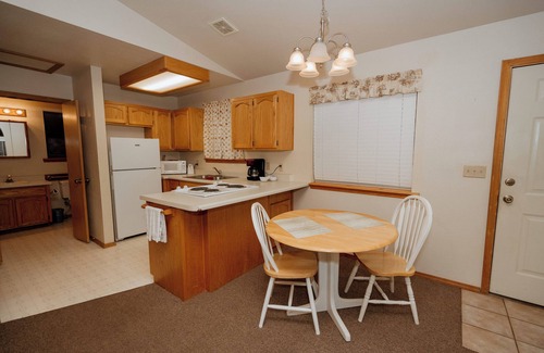 Pinetop-Lakeside Cabin | Northwoods (#14) Honeymoon Cabin