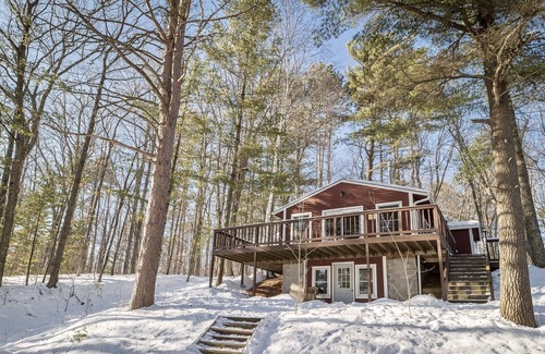 Hayward Cabin | Northwoods Lakefront Retreat! Charming and Inviting Cabin 15 minutes to Hayward.