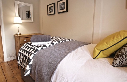 Norwich House | Norwich city Holiday home - free parking & large garden. FREE CANCELLATIONS