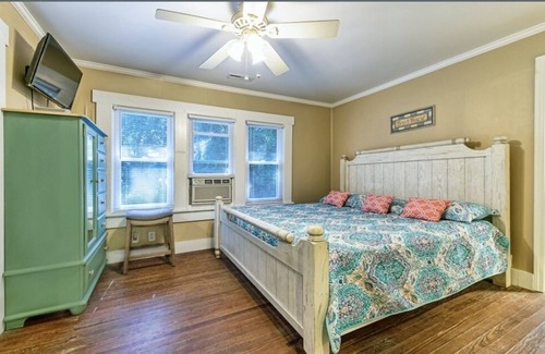 Ocean Drive Cottage | Nostalgic Cottage-Best Porch View in O.D.! Steps to Beach & Main Street