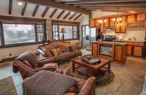 Tynecastle Cottage | Nostalgic Cottage in Banner Elk