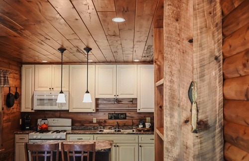 Manitowish Waters Cabin | Nostalgic The Lodge | May and June 2026 Openings