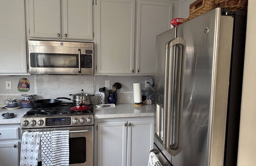 Petaluma Cottage | Not Active Charming 2-bedroom cottage in awesome Petaluma with WiFi, AC