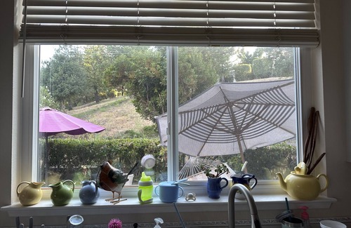 Petaluma Cottage | Not Active Charming 2-bedroom cottage in awesome Petaluma with WiFi, AC
