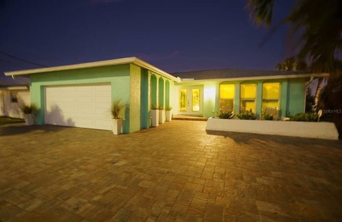 Belleair Beach House | NOT AFFECTED By HURRICANE HELENE!4 Bedroom Home In Belleair Beach.