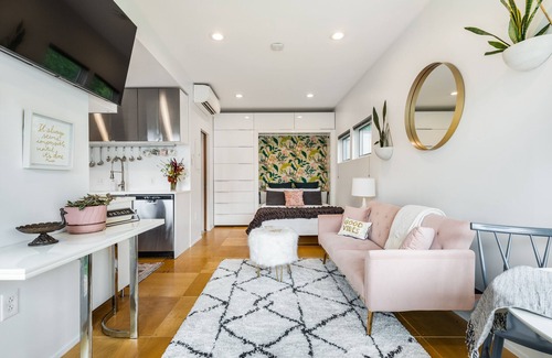 Pittsburgh House | Not so tiny house with full kitchen & patio swing