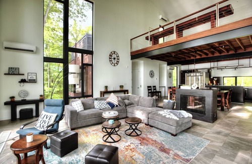 Livingston House | Not Your Average Lake House! 4 BR 15 guests