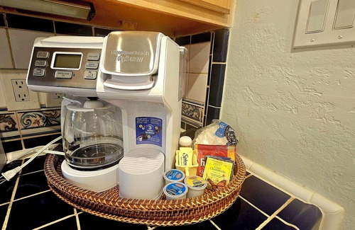 San Jacinto Cottage | Notable Galveston Cottage/Steps to Seawall Beaches, Sunrises & Local Fun